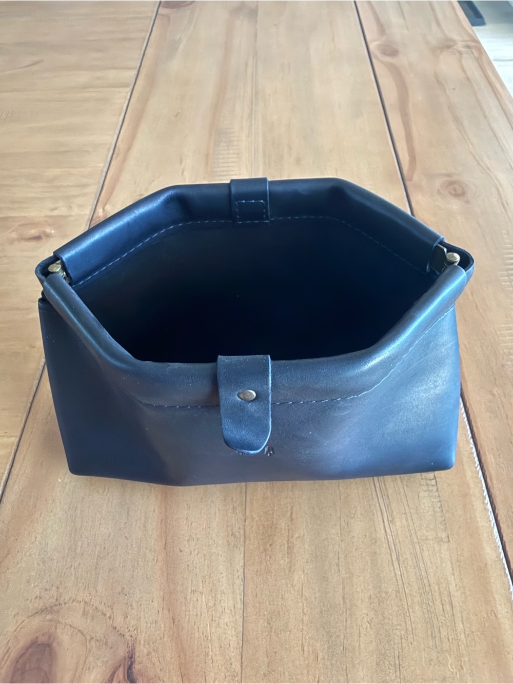 Portland Leather Famed Framed Pouch - Picture 3 of 7